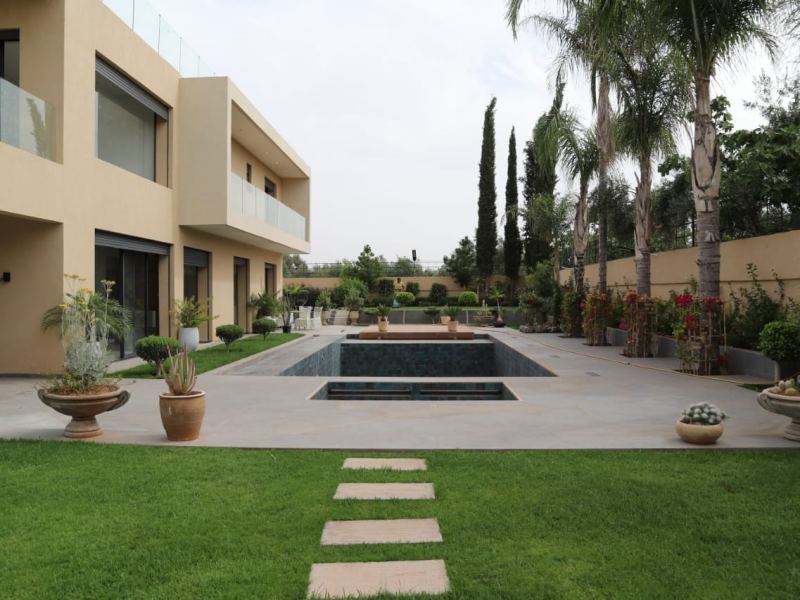 Villa neuve 5 suites avec piscine sur 1 500 m² à vendre – Route de Fès, Marrakech