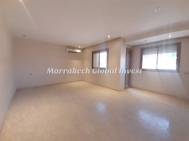 Appartement F3 vide avec deux balcons à louer – Guéliz, Marrakech – photo 2