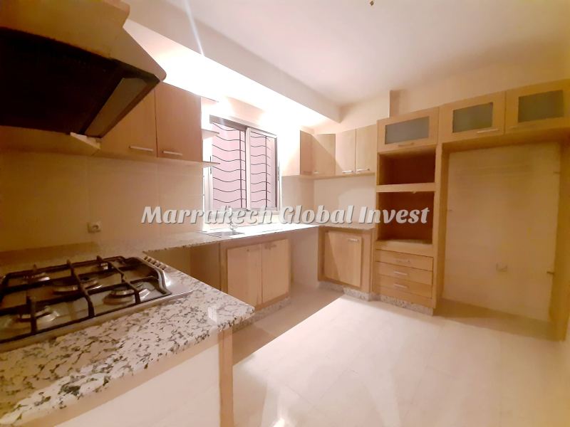 Appartement F3 vide avec deux balcons à louer – Guéliz, Marrakech – photo 3