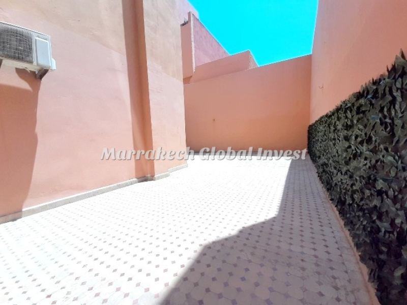 Duplex 3 chambres vide avec cour et mezzanine à louer – Guéliz, Marrakech – photo 3