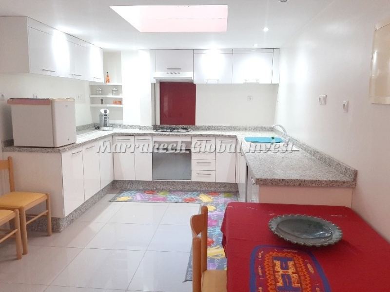 Appartement F3 rénové avec terrasse à vendre – Route de Casa, Marrakech