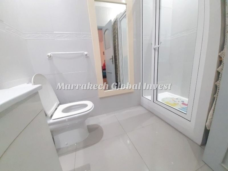 Appartement F3 rénové avec terrasse à vendre – Route de Casa, Marrakech – photo 3