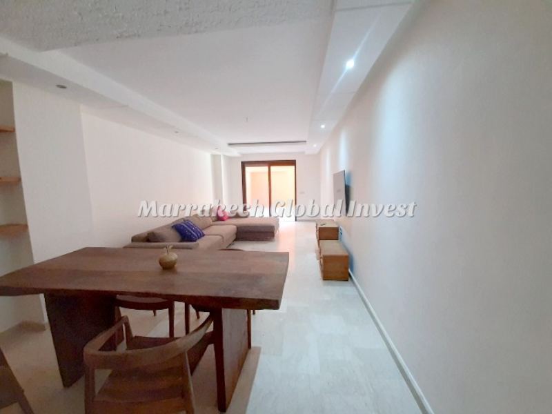 Duplex semi-meublé avec terrasse sur piscine à louer – Guéliz, Marrakech – photo 3