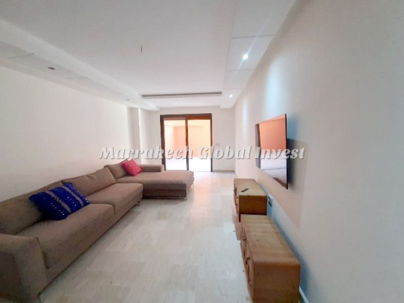Duplex semi-meublé avec terrasse sur piscine à louer – Guéliz, Marrakech – photo 4
