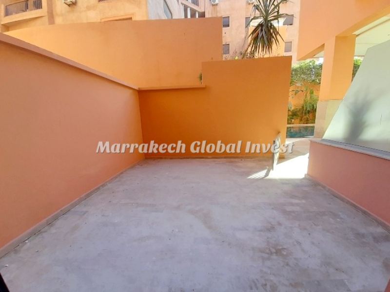 Duplex semi-meublé avec terrasse sur piscine à louer – Guéliz, Marrakech – photo 5