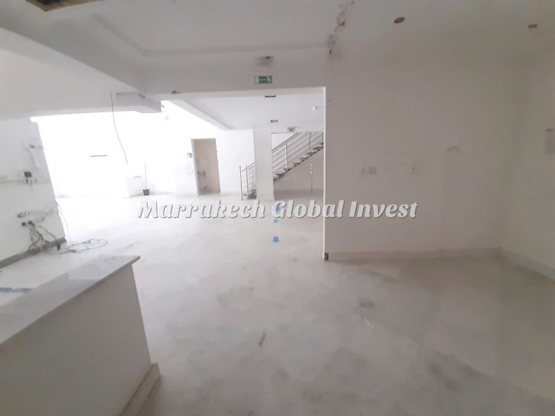 Local commercial 263 m² avec mezzanine à louer – Guéliz, Marrakech – photo 4