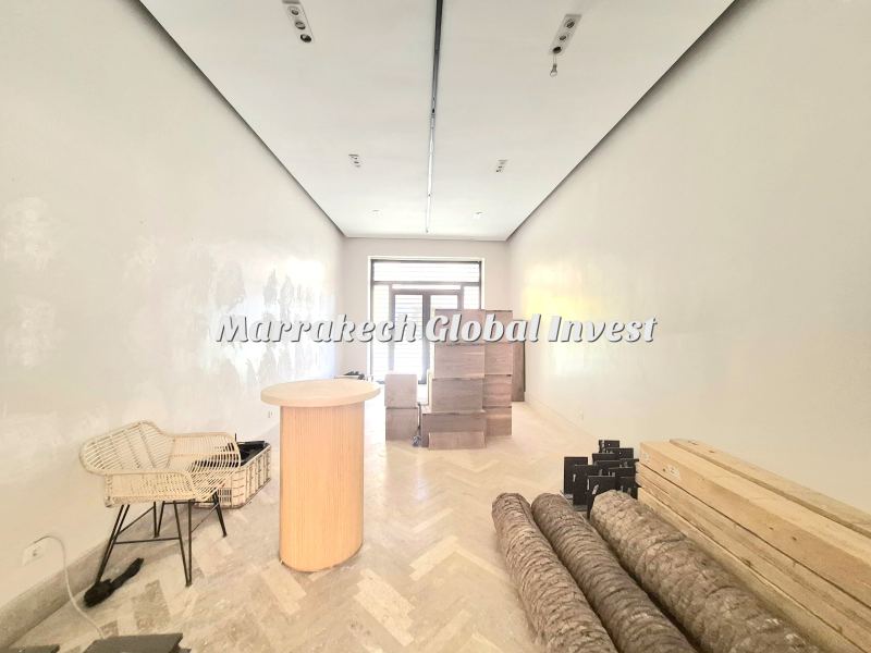 Local commercial 840 m² showroom et open space à louer – Sidi Ghanem, Marrakech